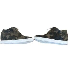 Blondo Glenda Camo Green Suede Leather Waterproof Hi-Top Sneakers 8M